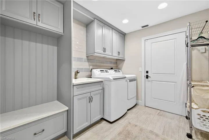 240 Channel Dr, Naples, Florida 34108