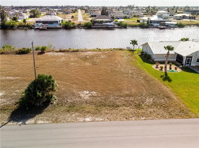 Bird's eye view of the lot with the water