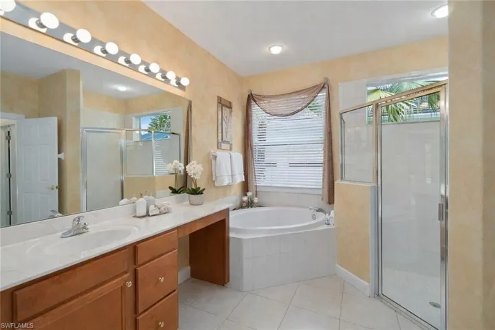 4832 Cerromar Dr, Naples, Florida 34112