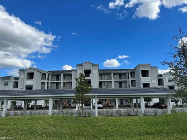 View of front of house with a front yard