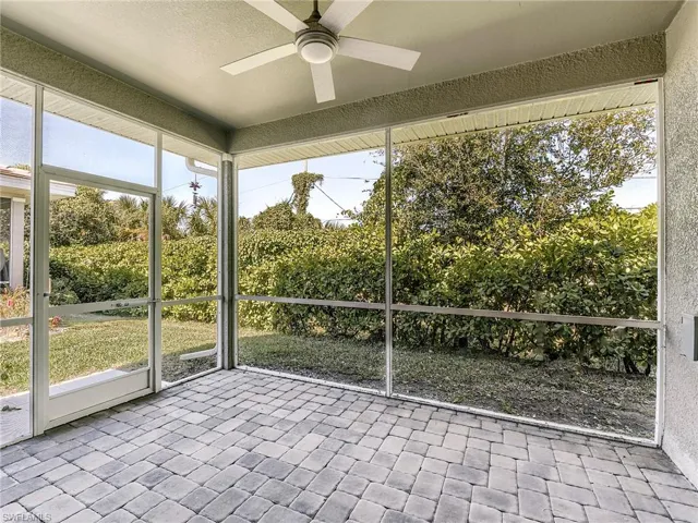 Private Lanai with a ceiling fan