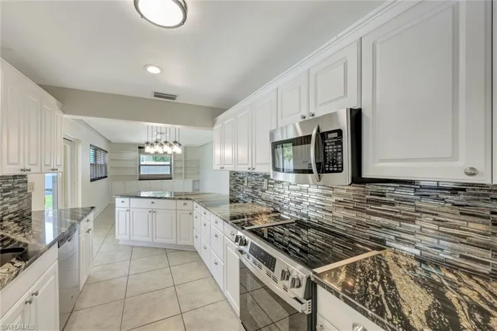124  Flame Vine  DR, Naples, FL 34110