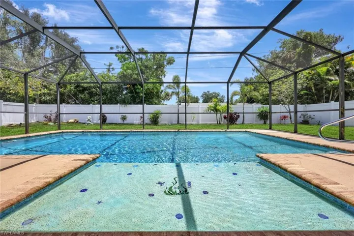 124  Flame Vine  DR, Naples, FL 34110