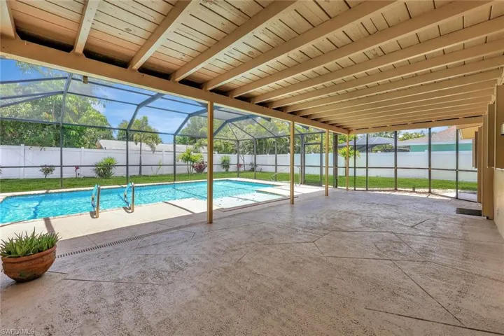 124  Flame Vine  DR, Naples, FL 34110