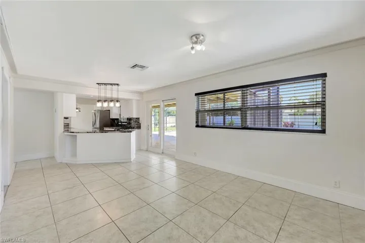 124  Flame Vine  DR, Naples, FL 34110