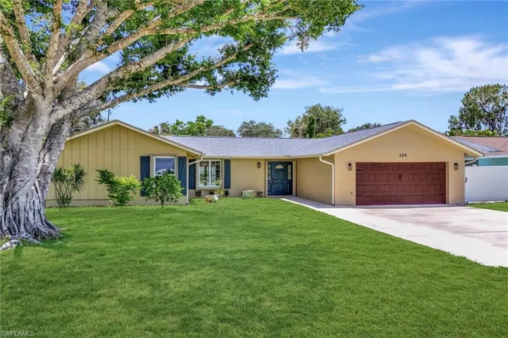 124  Flame Vine  DR, Naples, FL 34110