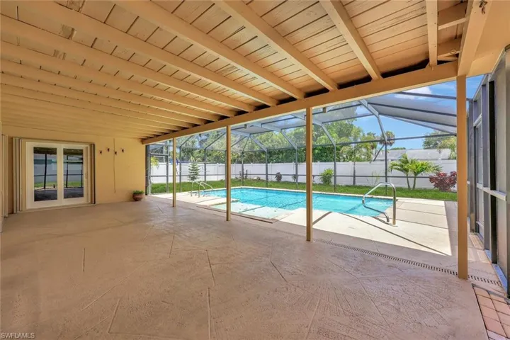 124  Flame Vine  DR, Naples, FL 34110