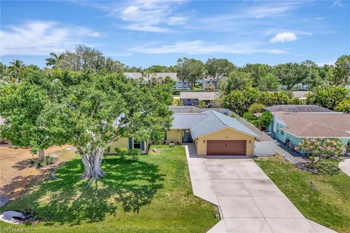 124  Flame Vine  DR, Naples, FL 34110