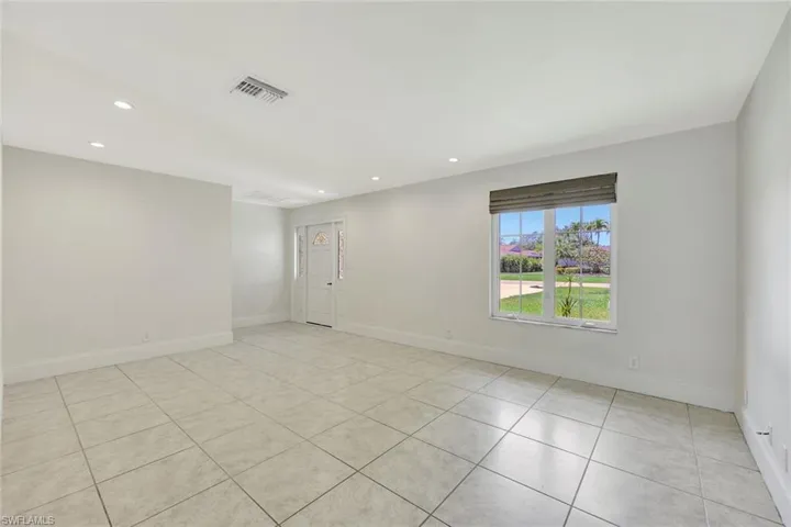 124  Flame Vine  DR, Naples, FL 34110