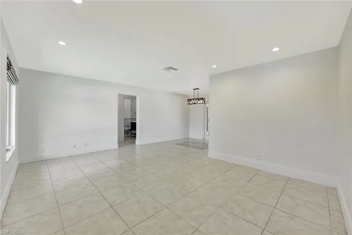 124  Flame Vine  DR, Naples, FL 34110
