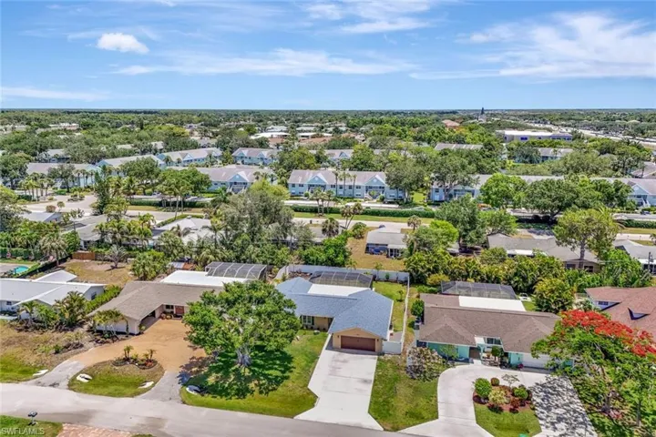 124  Flame Vine  DR, Naples, FL 34110