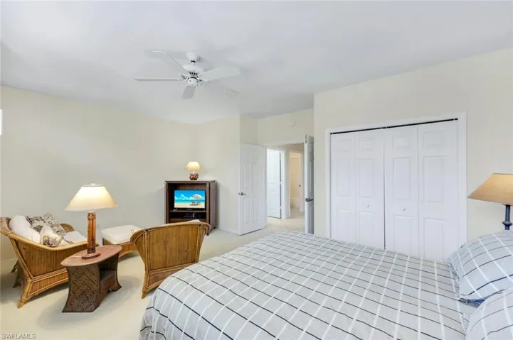 Guest bedroom with SOOO much space!
