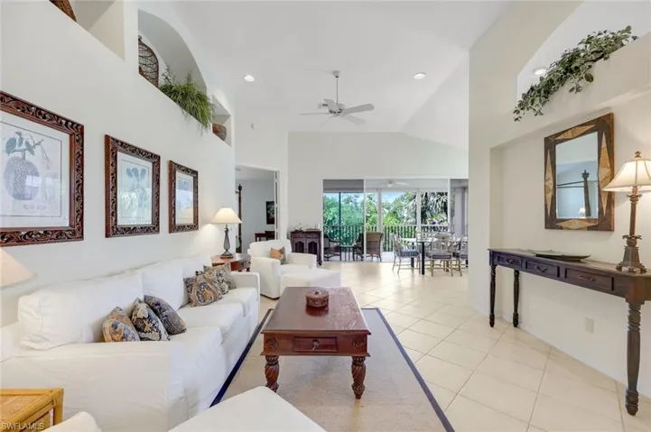 Open and inviting living room, perfect for entertaining or relaxing.