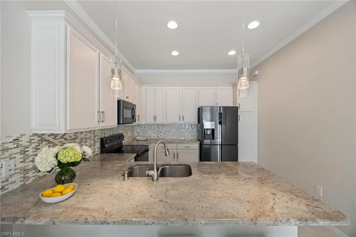 8429  Karina  CT, Naples, FL 34114