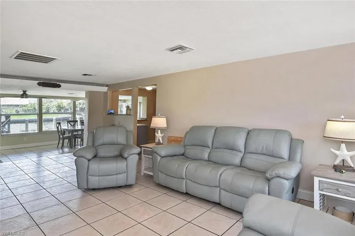 ...while the neutral colors make for easy decorating.