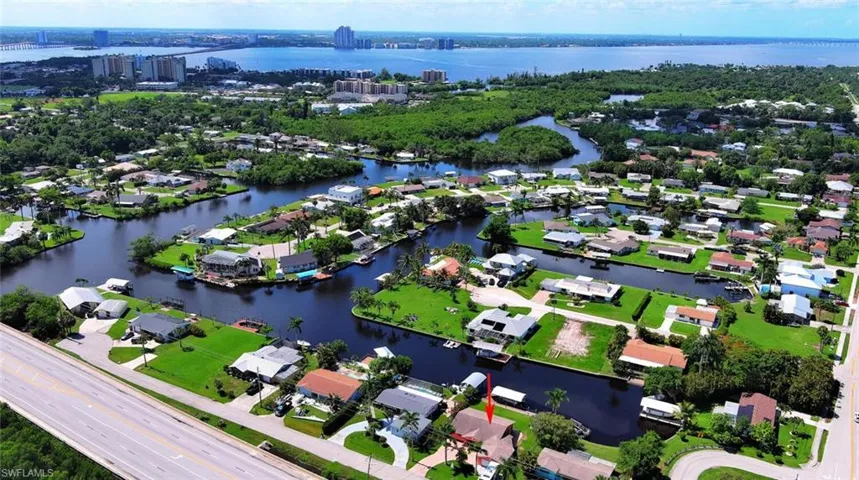 ...just a ten-minute boat ride to the Caloosahatchee River and out to the Gulf!