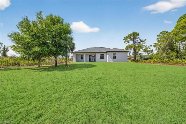 View of grassy yard