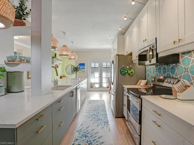 7095  Barrington  CIR, Naples, FL 34108