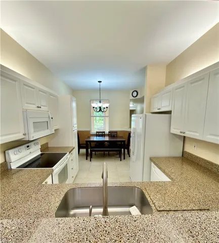 517 Robin Hood Cir 101, Naples, Florida 34104