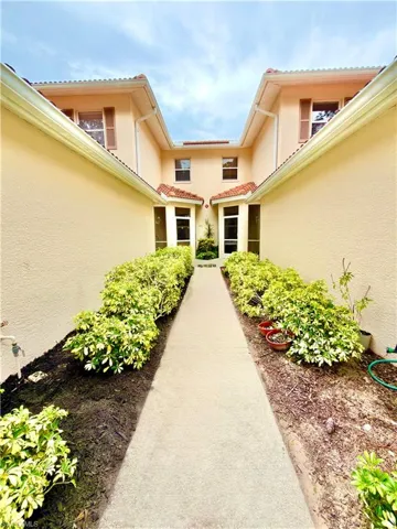 517 Robin Hood Cir 101, Naples, Florida 34104