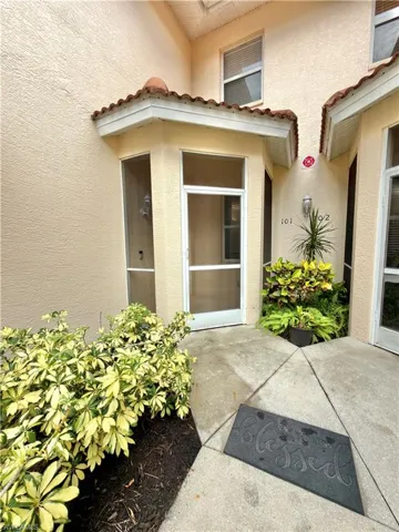 517 Robin Hood Cir 101, Naples, Florida 34104