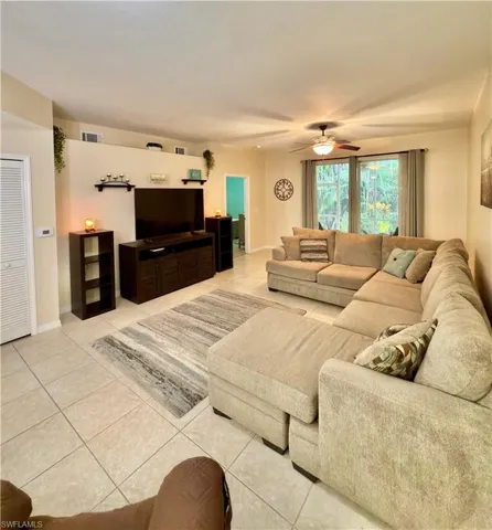 517 Robin Hood Cir 101, Naples, Florida 34104