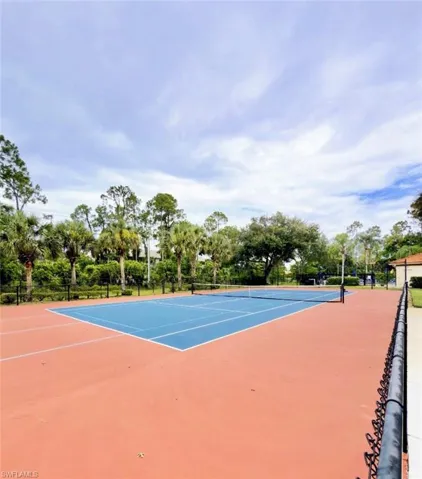 517 Robin Hood Cir 101, Naples, Florida 34104