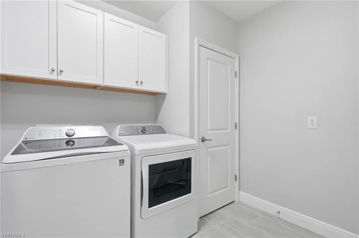 2560 Seychelles Dr 1003, Naples, Florida 34112