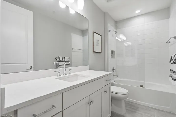 2560 Seychelles Dr 1003, Naples, Florida 34112