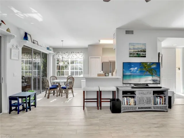 Eat-In Kitchen & Kitchen