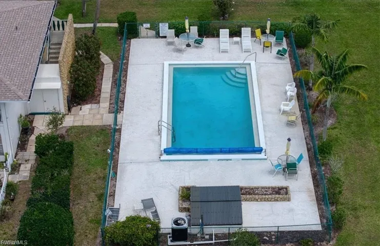 Bird's eye view of a pool area