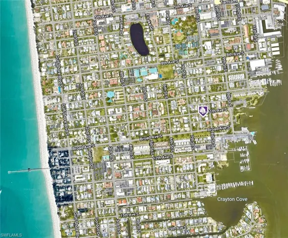 7 blocks to the beach and 1 block to the bay, 4 blocks to 5th Ave S