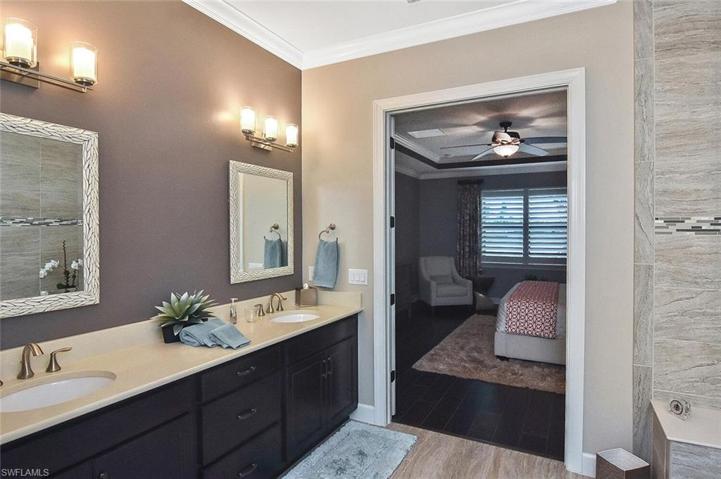 Primary Ensuite' with double sink vanity
