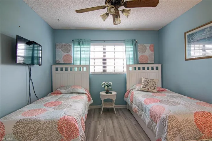 Guest bedroom 2 is all ready for company!
