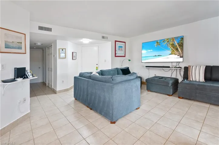 1538  Mainsail  DR, Naples, FL 34114