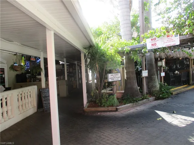 Harolds Place, Vesuvios, and Fujiyama restaurants all on site