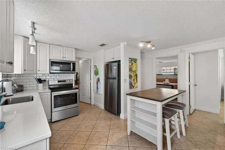 559 105th Ave N, Naples, Florida 34108