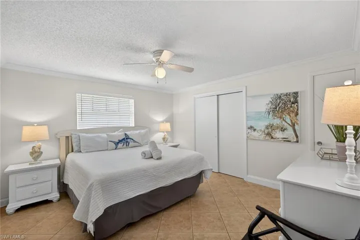 559 105th Ave N, Naples, Florida 34108