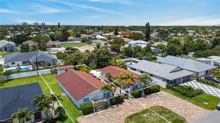 559 105th Ave N, Naples, Florida 34108