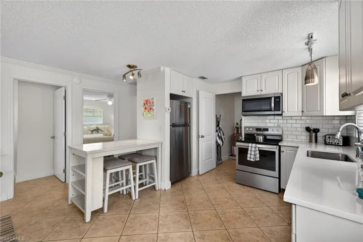 559 105th Ave N, Naples, Florida 34108