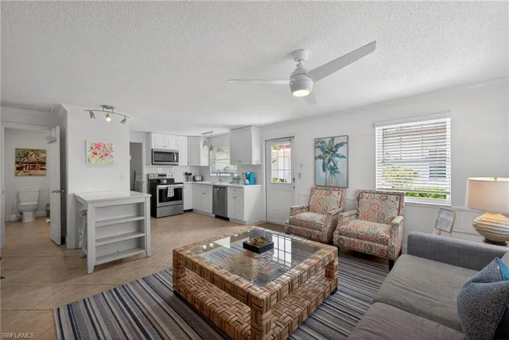 559 105th Ave N, Naples, Florida 34108