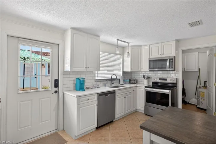 559 105th Ave N, Naples, Florida 34108