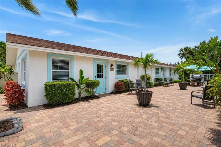 559 105th Ave N, Naples, Florida 34108
