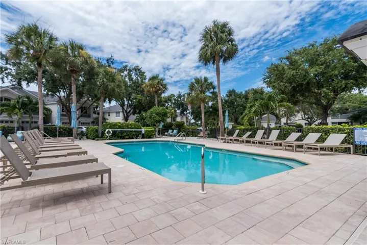 Middleburg pool - plenty of loungers, umbrellas and close to residence!