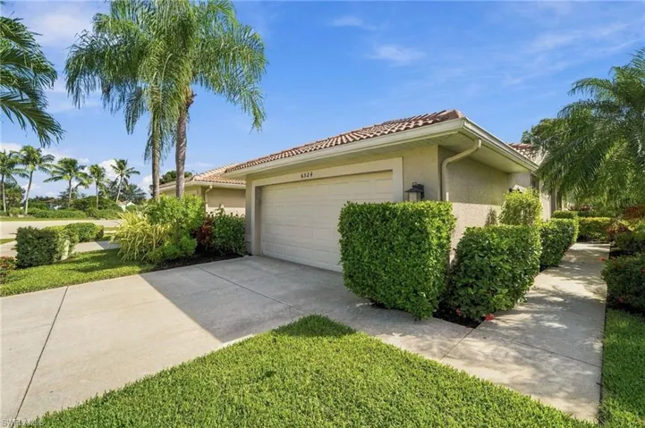 6524 Castlelawn Pl 64, Naples, Florida 34113