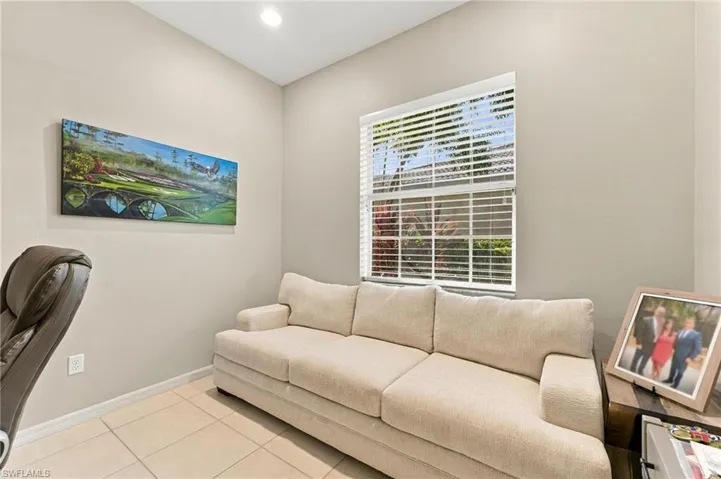 6524 Castlelawn Pl 64, Naples, Florida 34113