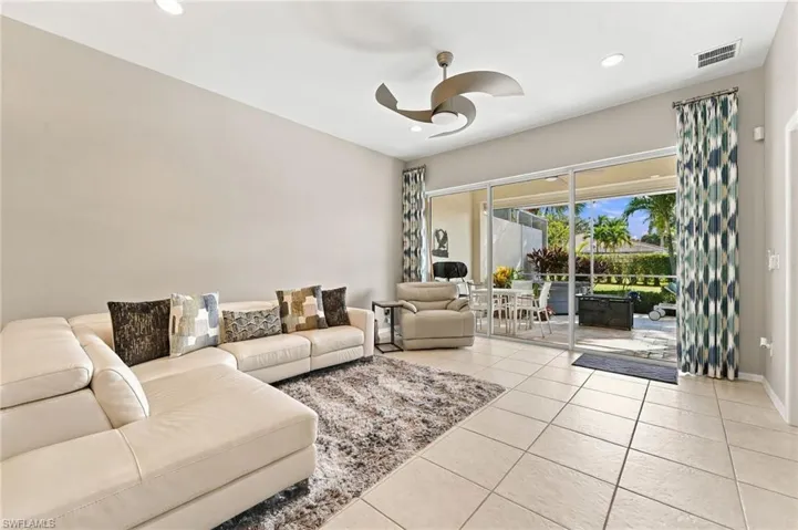 6524 Castlelawn Pl 64, Naples, Florida 34113