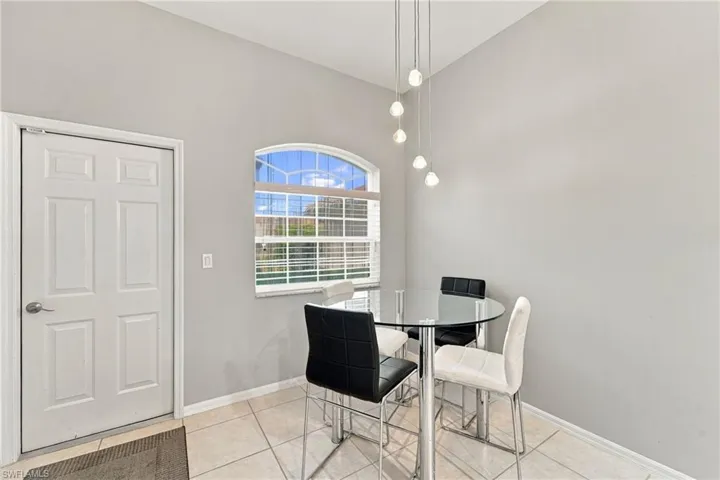 6524 Castlelawn Pl 64, Naples, Florida 34113