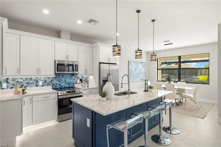 707 Nw 38th Ave, Cape Coral, Florida 33993