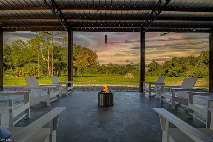 GREAT AMBIANCE READY FOR FUN!